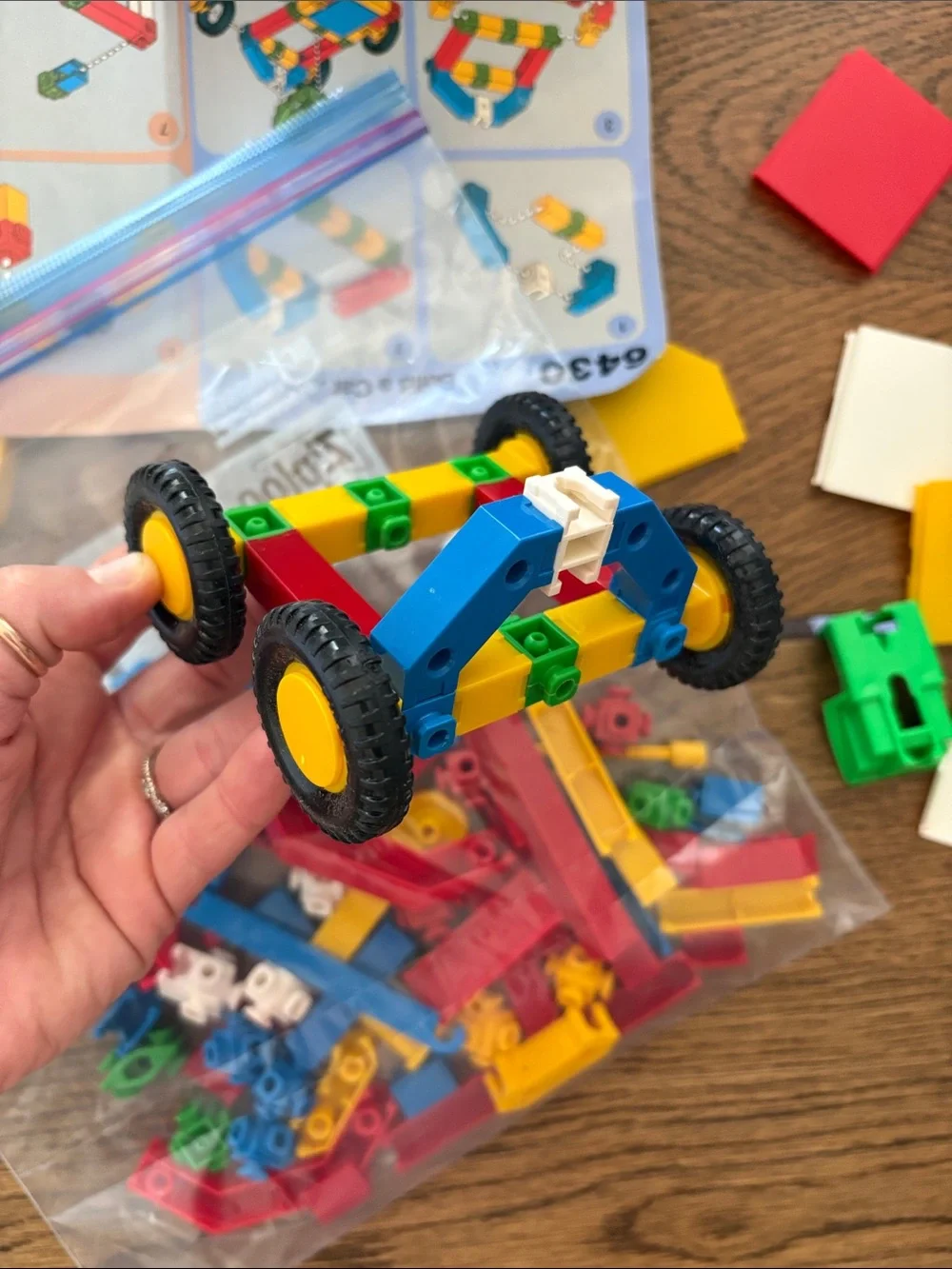 VINTAGE Fisher-Price Basix Construx Kids Building Set